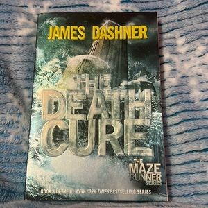 I am selling to third book in the maze Runner series